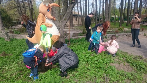 «Алексеевская Дубрава» помогла детям украсить зоопарк
